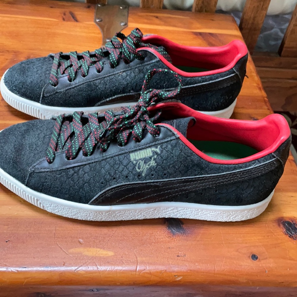 Men's or Women's Puma Clyde suede skate shoes men’s 6.5, women's 8.5
